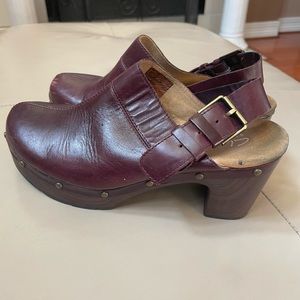 Clark’s Women’s Leather Clogs w/ Ankle Strap Size 7M